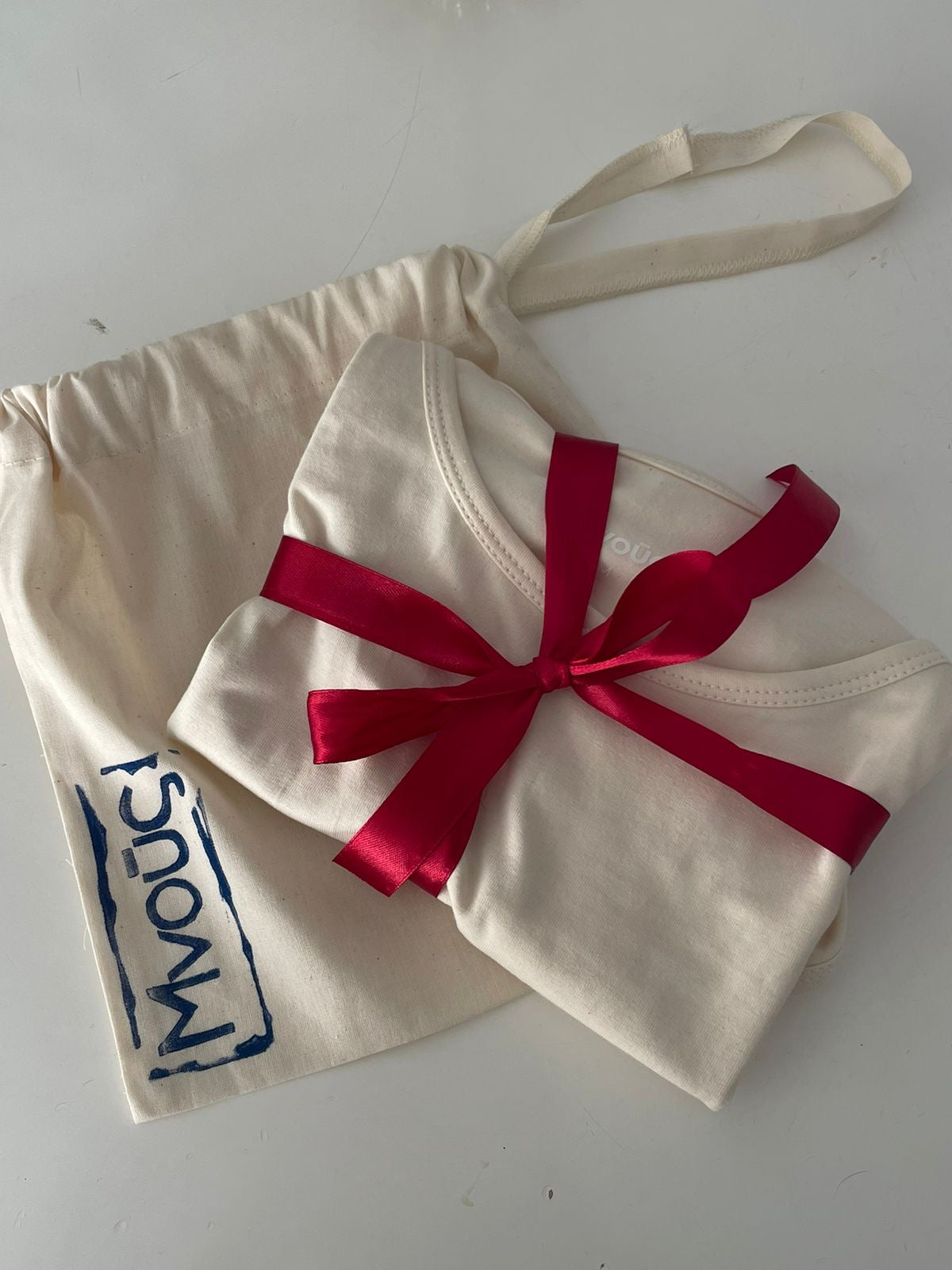 Mnoūs gift card