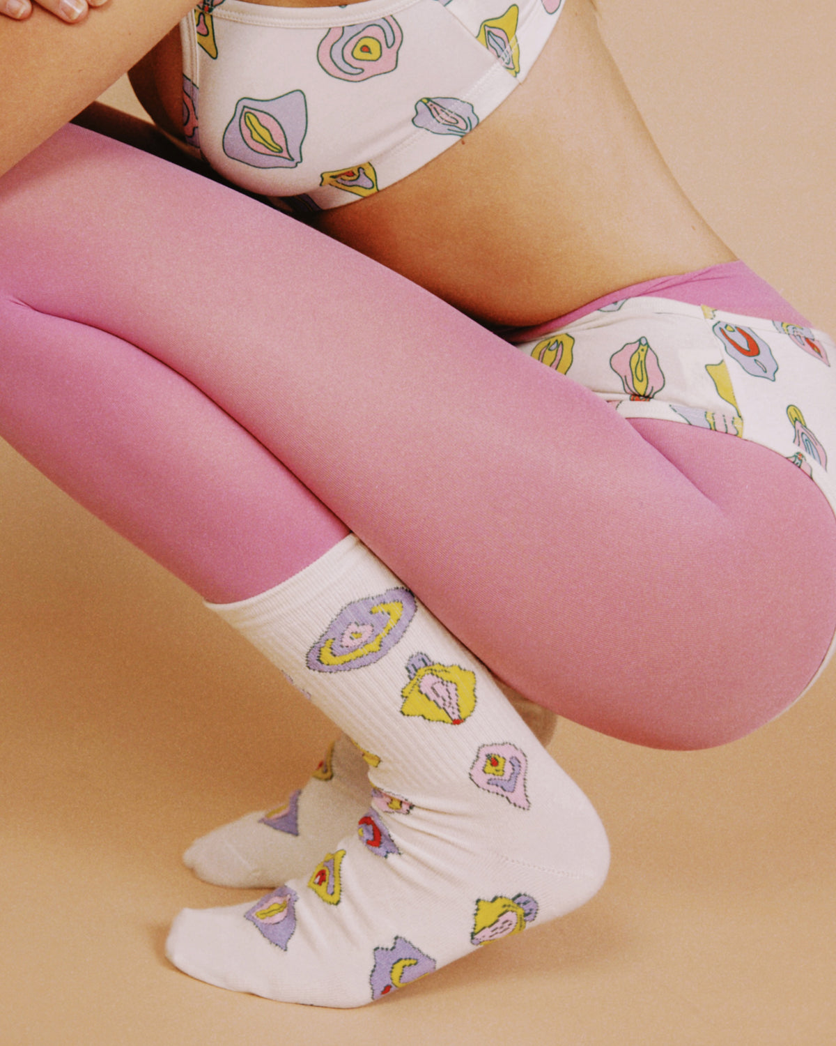 Mnoūs x Ode to Socks